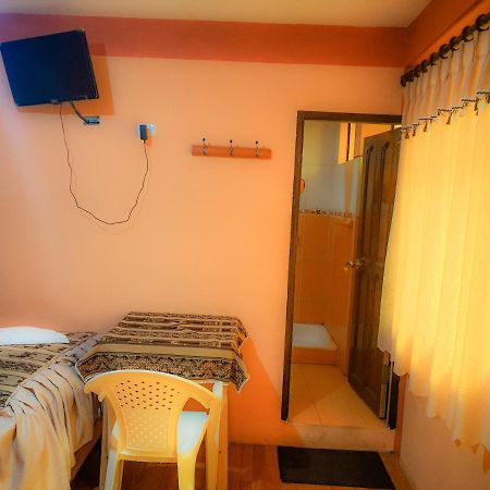 Hostal Luz Yhobimar Copacabana  Exterior photo
