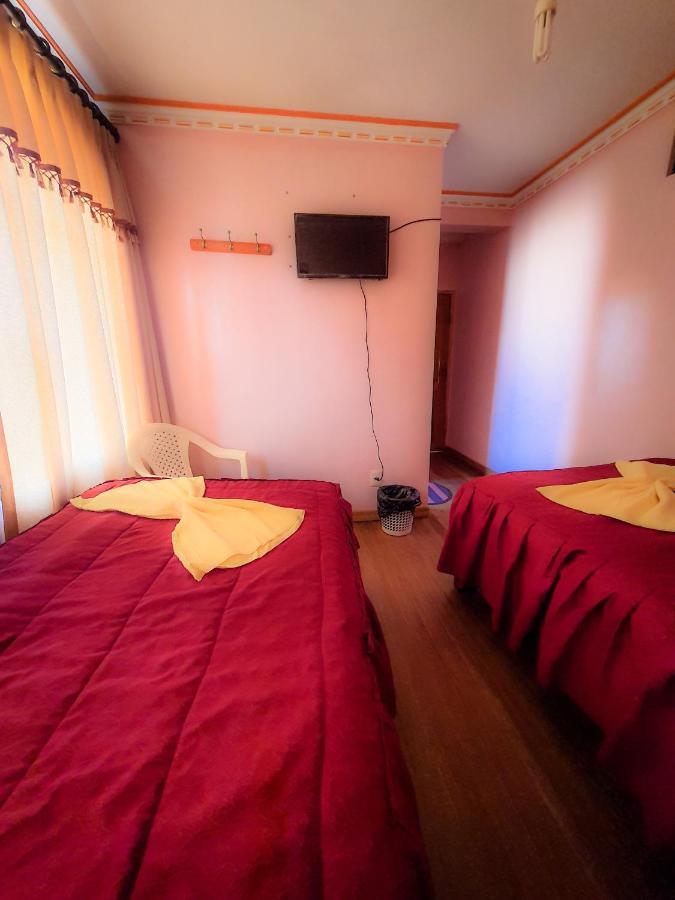 Hostal Luz Yhobimar Copacabana  Exterior photo