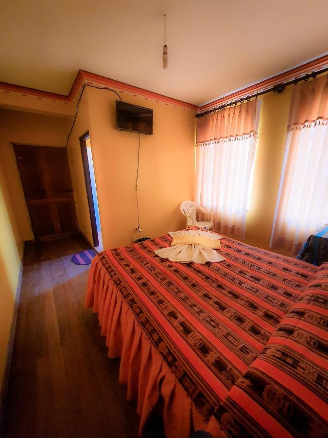 Hostal Luz Yhobimar Copacabana  Exterior photo
