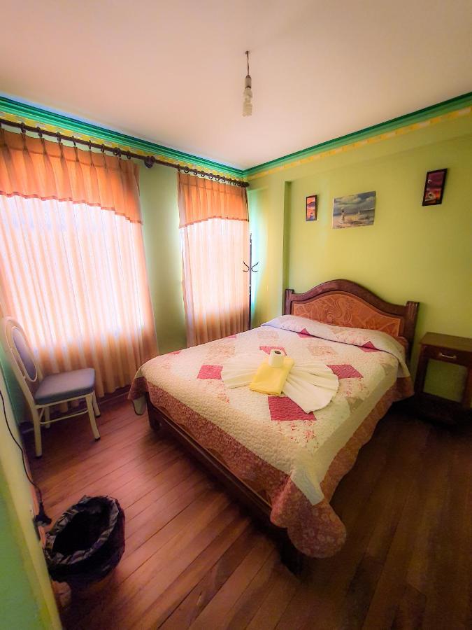 Hostal Luz Yhobimar Copacabana  Exterior photo