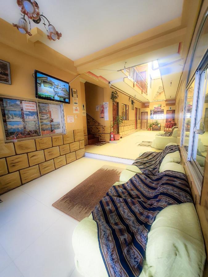 Hostal Luz Yhobimar Copacabana  Exterior photo