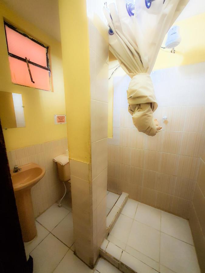 Hostal Luz Yhobimar Copacabana  Exterior photo