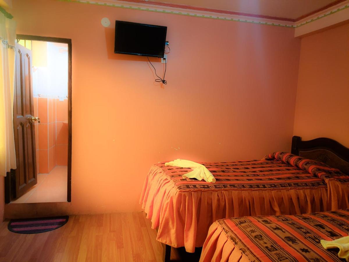 Hostal Luz Yhobimar Copacabana  Exterior photo