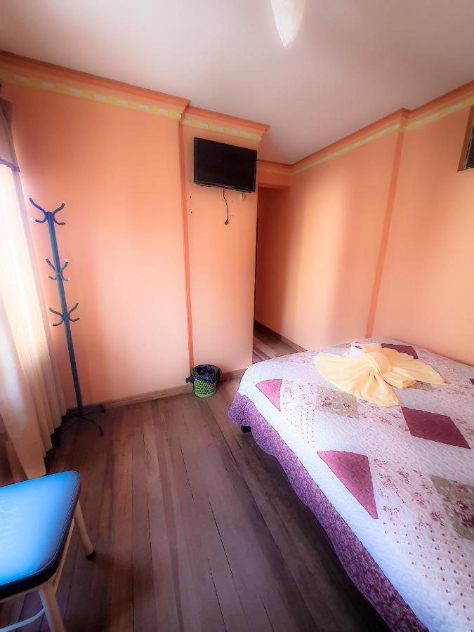 Hostal Luz Yhobimar Copacabana  Exterior photo